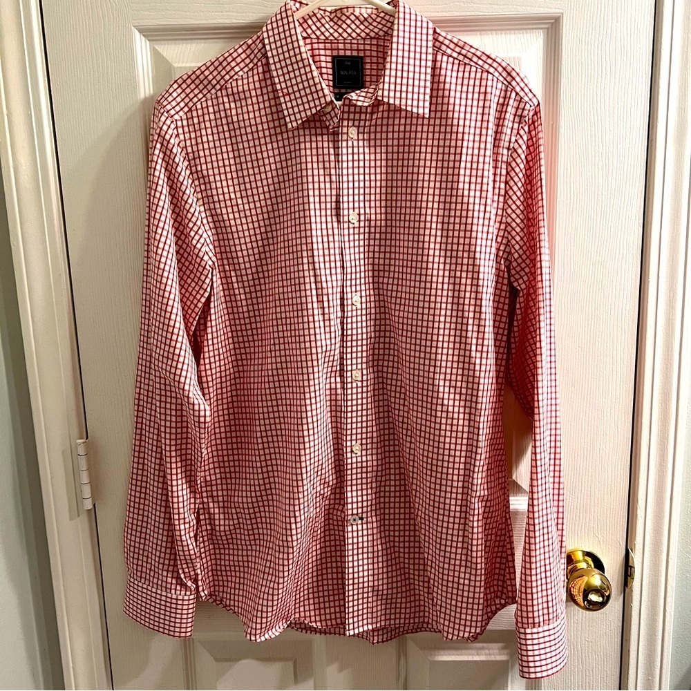 Men’s Non-Iron Slim Fit Checkered Red and White Dress Shirt Size Medium‎